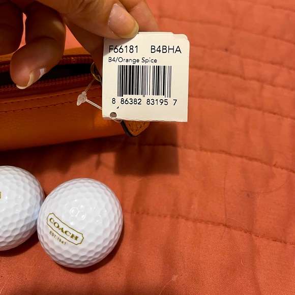 Rare Coach leather golf ball set with the zipper case. - Picture 4 of 7